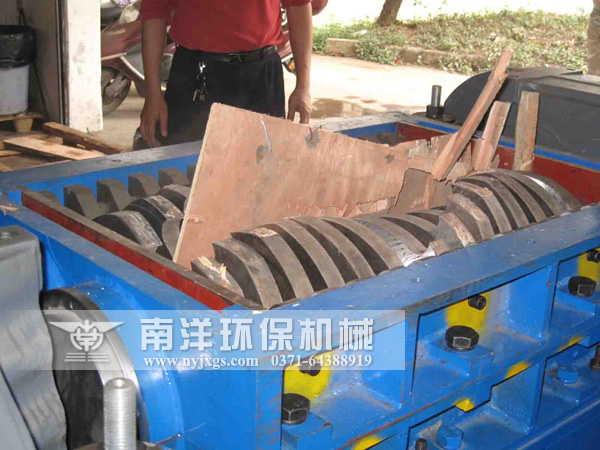 木材撕碎機現場