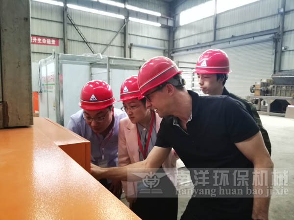 外商操作體驗熱泵烘房（fáng）