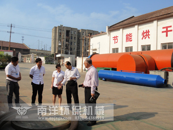 越南客商(shāng)光臨800av凹凸视频在线观看環保考察訂購烘(hōng)幹機設備 越(yuè)南客商光臨南(nán)洋環保考察訂購烘(hōng)幹機設備