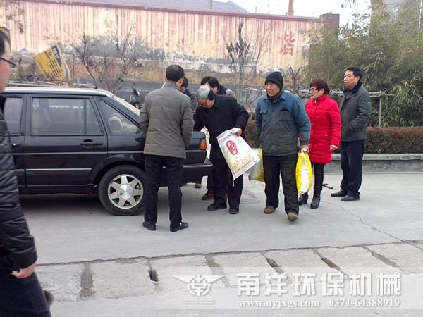 慰（wèi）問物品（pǐn）發放現（xiàn）場