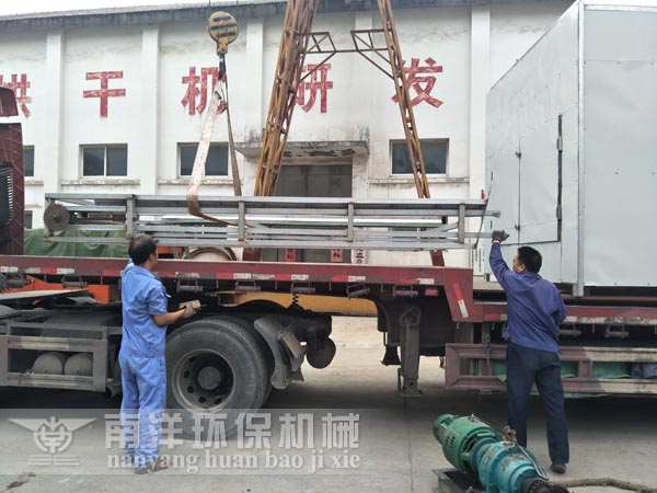 中藥材烘幹（gàn）機裝車發貨現場（chǎng）