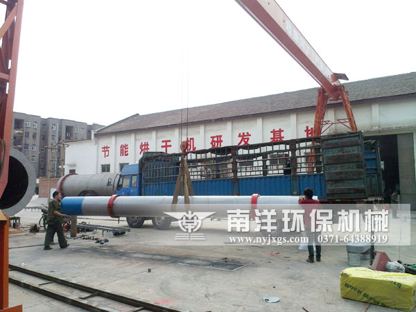 汙泥烘幹機起（qǐ）吊裝車