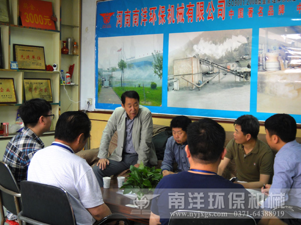 韓國客人（rén）考察蔬菜烘幹機