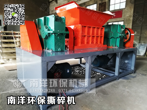 客戶定製的大型木材撕碎機發貨交付 客戶定製的大型木材撕碎機發(fā)貨交付