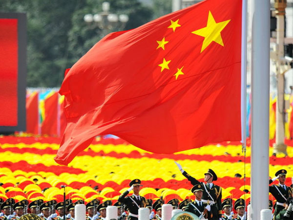 五（wǔ）星紅旗迎風飄揚